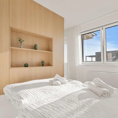 Modern With Ac And Balcony