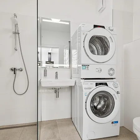 Modern With Ac And Balcony アパート モドラ