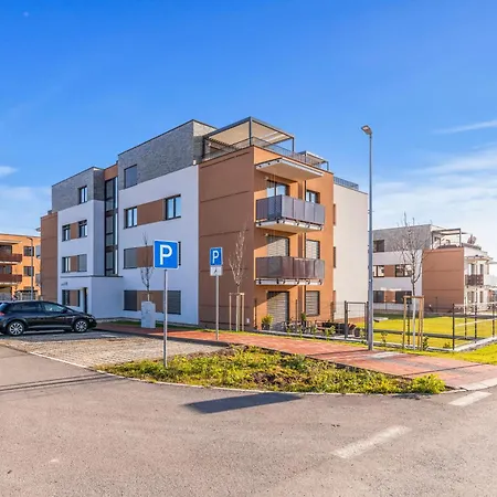 Modern With Ac And Balcony Apartment