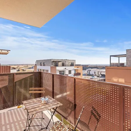 Modern With Ac And Balcony Apartment *