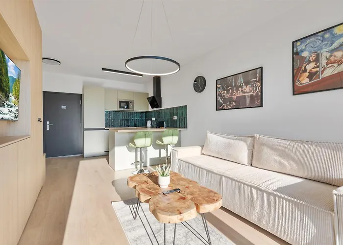 Modern With Ac And Balcony Модра