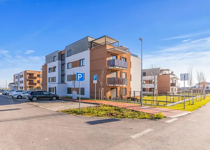 Modern With Ac And Balcony Апартаменты