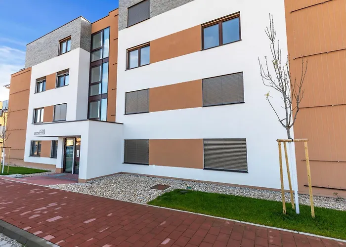 Modern With Ac And Balcony Апартаменты Модра