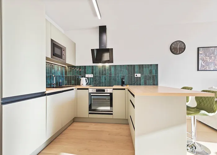 Modern With Ac And Balcony Модра